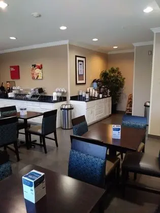Holiday Inn Express Tulsa - Woodland Hills