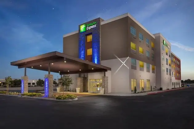 Holiday Inn Express Visalia