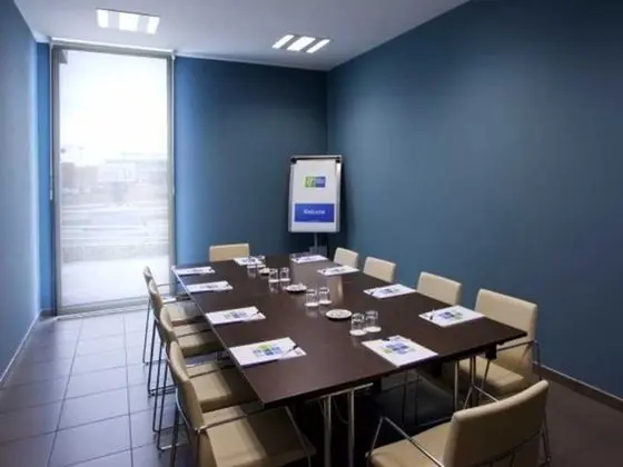 Holiday Inn Express Vitoria - İş / Konferans