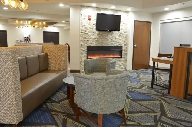 Holiday Inn Express Waterloo Cedar Falls - Dış Mekan