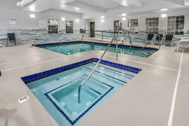 Holiday Inn Express Hotel Wenatchee - Havuz