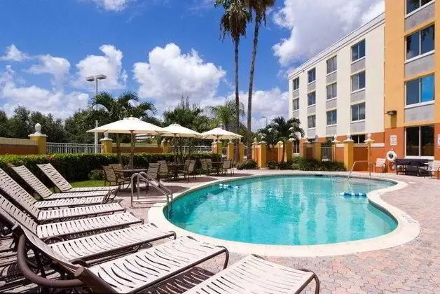 Holiday Inn Express West Doral Miami Airport