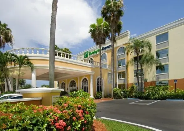 Holiday Inn Express West Doral Miami Airport