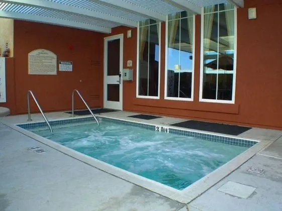 Holiday Inn Express West Sacramento 