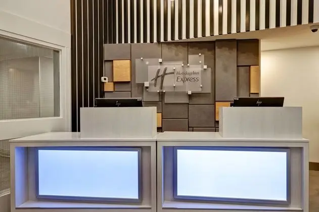 Holiday Inn Express Whitby Oshawa - Dış Mekan