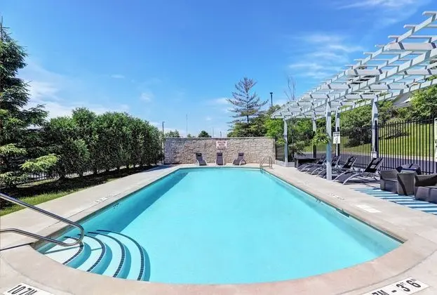 Holiday Inn Express Whitby Oshawa - Havuz