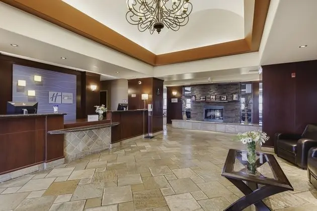 Holiday Inn Express Whitecourt Southeast - Dış Mekan