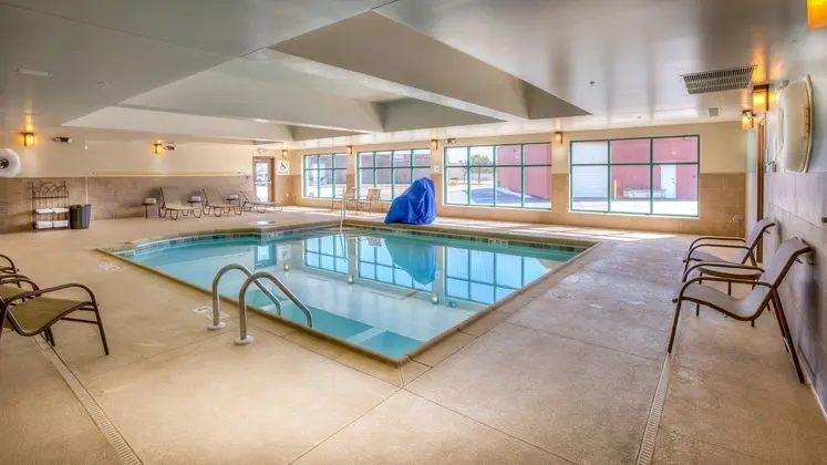 Holiday Inn Express Wichita South - Havuz