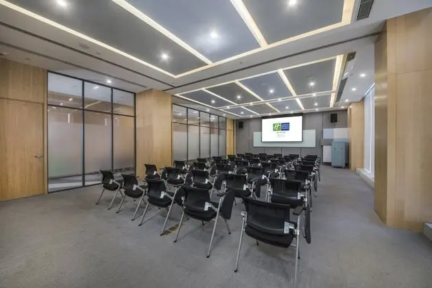 Holiday Inn Express Yantai YEDA - İş / Konferans