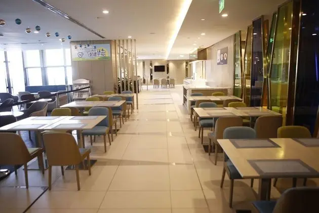 Holiday Inn Express Yingkou Onelong Plaza, an IHG Hotel - Yerinde Yemek