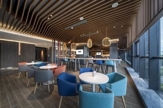 Holiday Inn Express Zhuhai Gongbei, an IHG Hotel - Yerinde Yemek