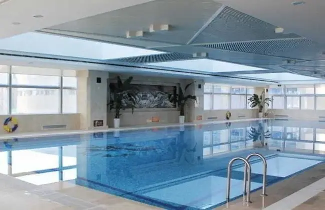 Holiday Inn Focus Square - Havuz
