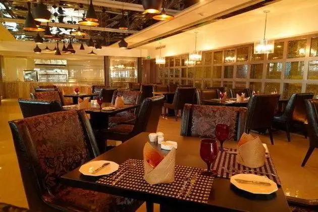 Holiday Inn Focus Square - Yeme / İçme