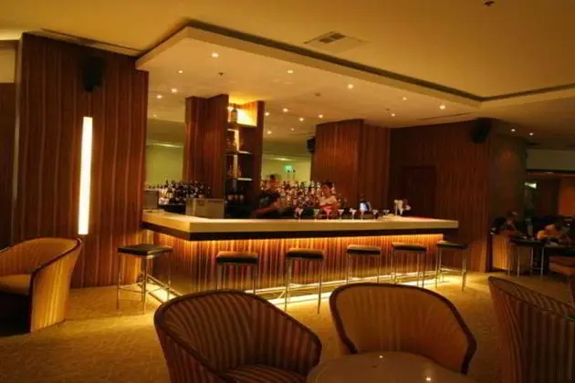 Holiday Inn Galleria Manila - Bar
