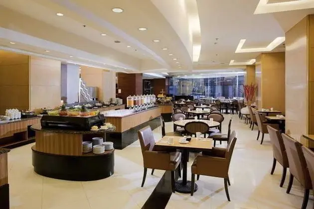 Holiday Inn Galleria Manila - Yeme / İçme