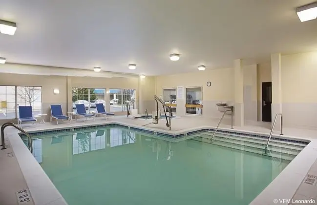 Holiday Inn Gand Rapids - Airport - Havuz