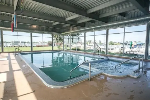 Holiday Inn Grand Haven-Spring Lake - Havuz