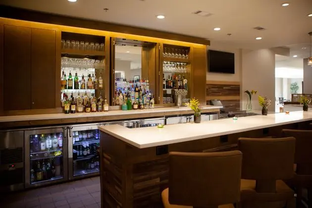 Holiday Inn Greenville - Yeme / İçme