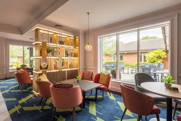 Holiday Inn Guildford - Dış Mekan