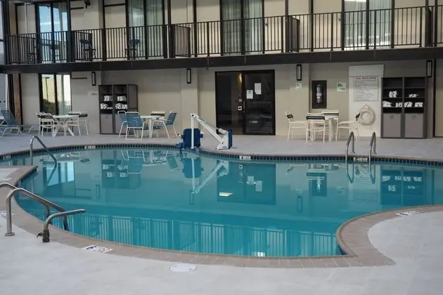 Holiday Inn Harrisburg (Hershey Area) I-81 - Havuz