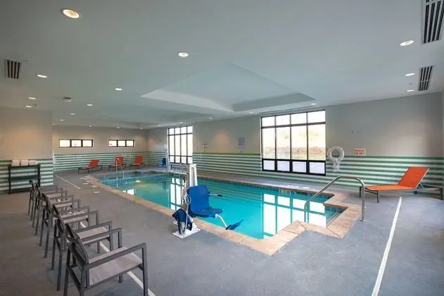 Holiday Inn Kansas City - Northeast, an IHG Hotel - Havuz
