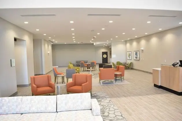 Holiday Inn Kansas City - Northeast, an IHG Hotel - Lobi