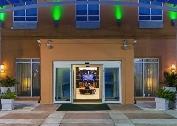 Holiday Inn Kemah (Near Boardwalk)