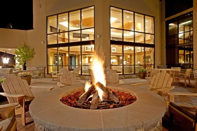 Holiday Inn Lake George Turf