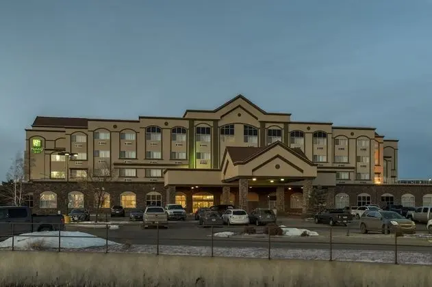 Holiday Inn Lethbridge, an IHG Hotel - Dış Mekan