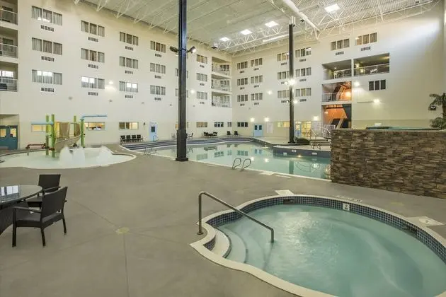 Holiday Inn Lethbridge, an IHG Hotel - Havuz