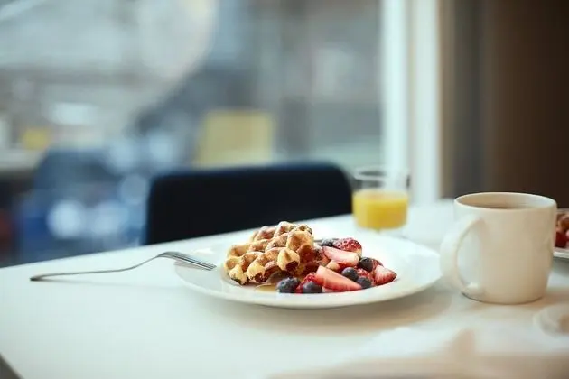 Holiday Inn LIC LaGuardia West, an IHG Hotel - Yerinde Yemek
