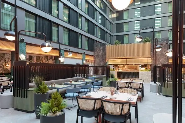 Holiday Inn London - Heathrow Bath Road - Dış Mekan
