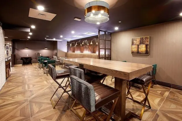 Holiday Inn Louisville Downtown, An Ihg Hotel - Yerinde Yemek