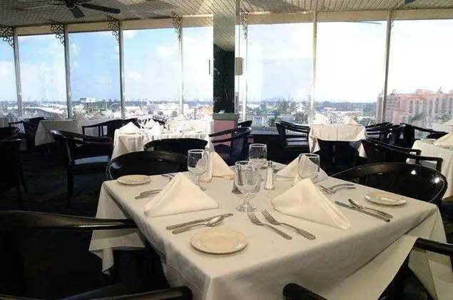 Holiday Inn Miami International Airport Hotel - Yeme / İçme