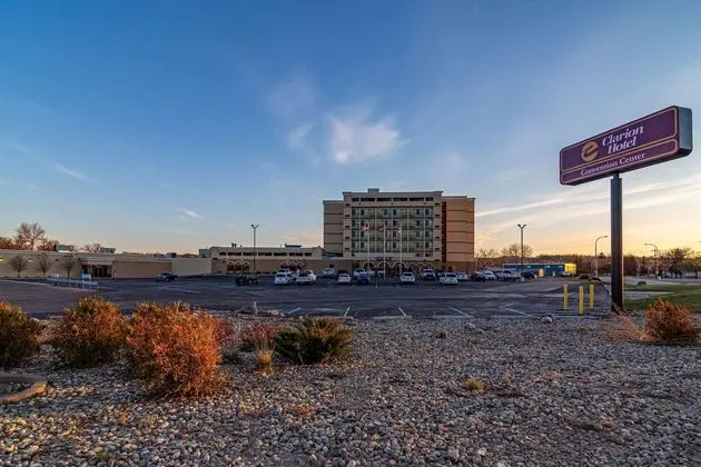 Holiday Inn Minot (Riverside) - Dış Mekan