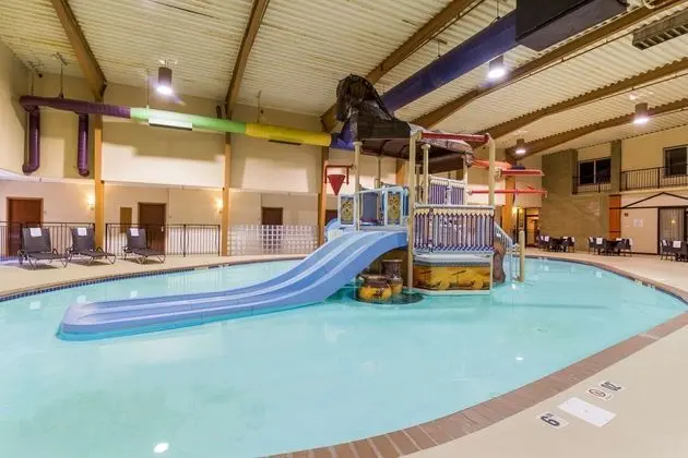 Holiday Inn Minot (Riverside) - Havuz