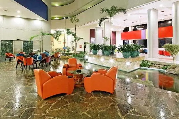 Holiday Inn Monterrey Parque Fundidora - Lobi