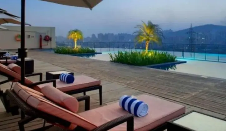 Holiday Inn Mumbai International Airport, an IHG Hotel - Havuz