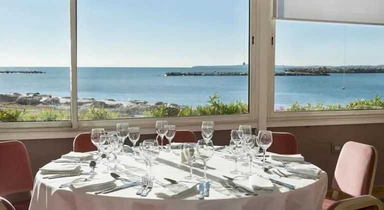Holiday Inn Resort Nice-Port St. Laurent - Yeme / İçme