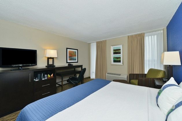 Holiday Inn Raleigh North - Capital Blvd
