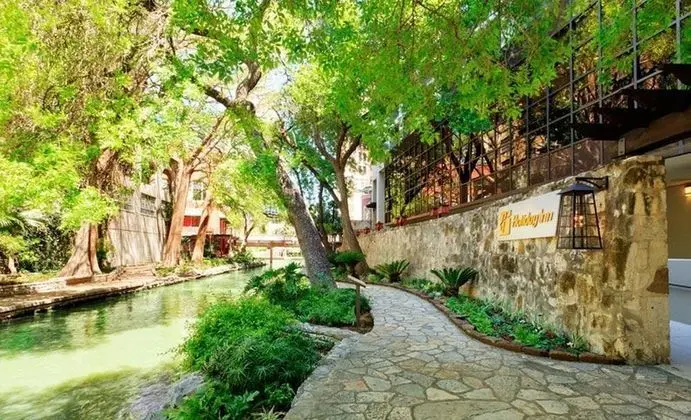 Holiday Inn Riverwalk