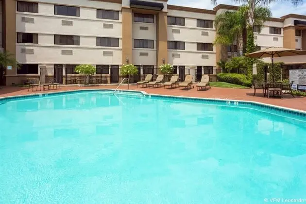 Holiday Inn Santa Ana-Orange Co. Arpt - Havuz
