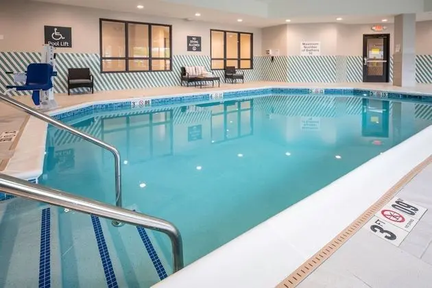 Holiday Inn St. Louis - Creve Coeur, an IHG Hotel - Havuz