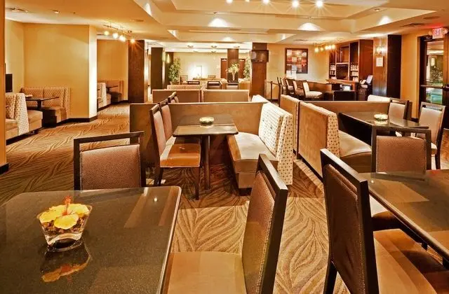 Holiday Inn Stillwater - University West, an IHG Hotel - Yerinde Yemek