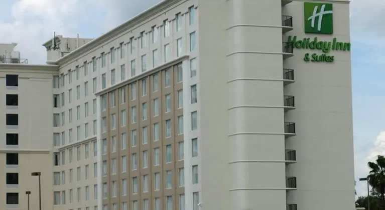 Holiday Inn & Suites Across from Universal Orlando