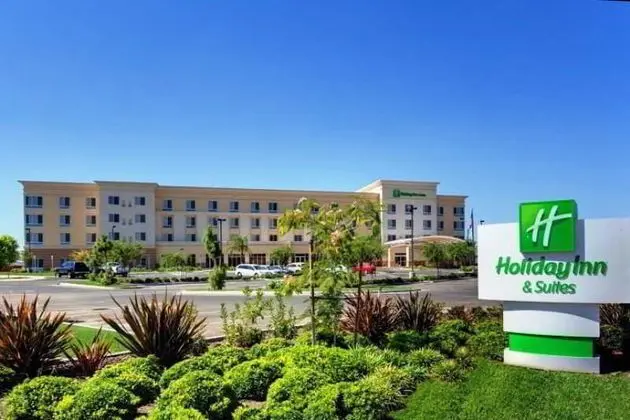 Holiday Inn & Suites Bakersfield