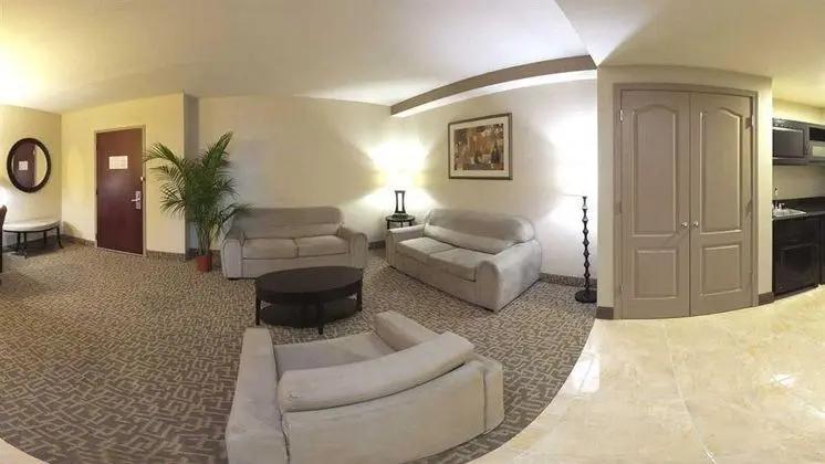 Holiday Inn Hotel and Suites Beaufort at Highway 2