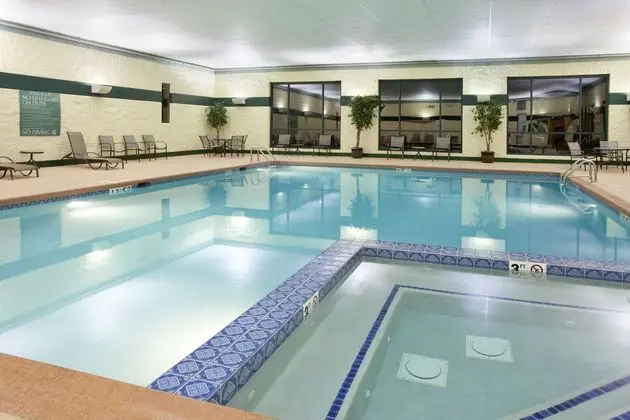 Holiday Inn Hotel & Suites Bolingbrook - Havuz