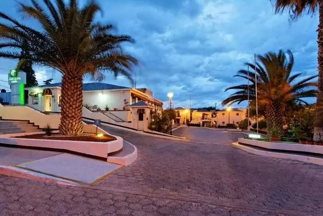 Holiday Inn & Suites