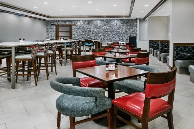 Holiday Inn Hotel and Suites College Station Aggie - Yeme / İçme